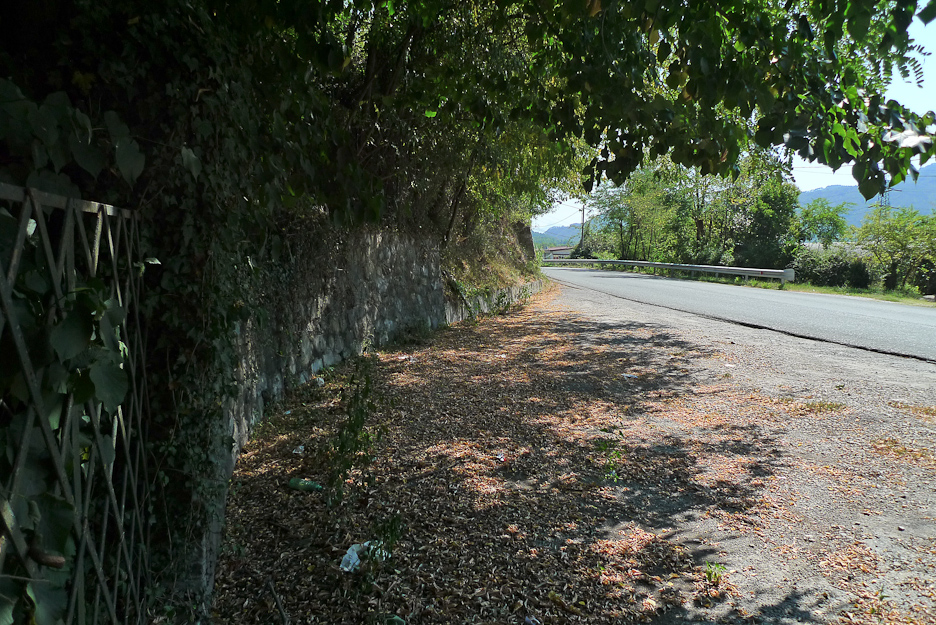 Unused entrance at the bottom of the hill. Parking space also. Road is the State Street 1 